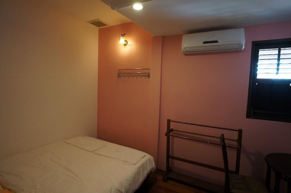 Фото Thirty Three Stewart Houze Guest House