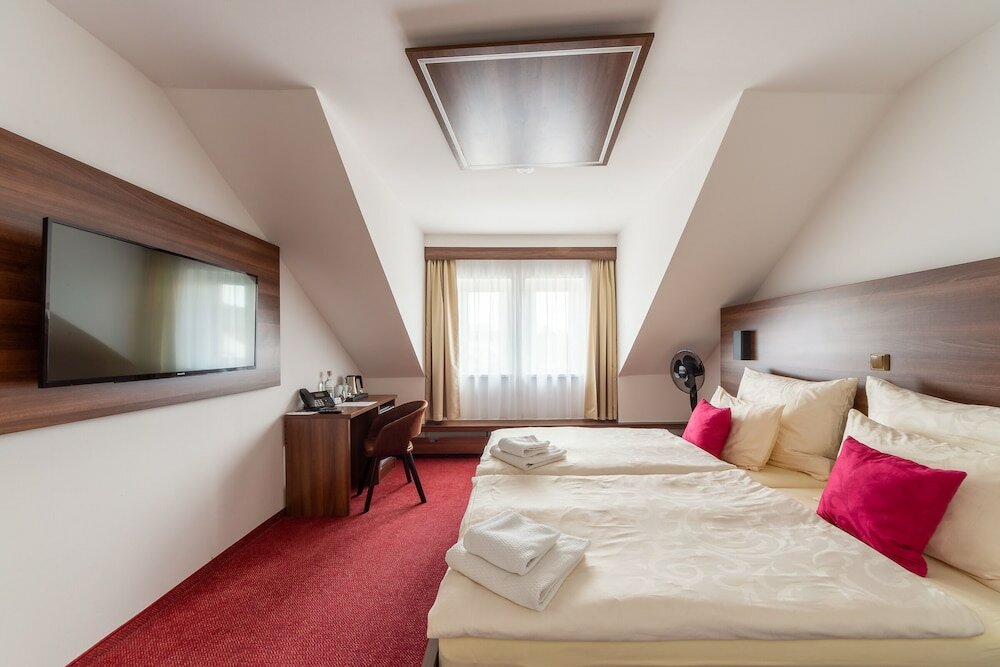 Фото Bohemia Inn Hotel