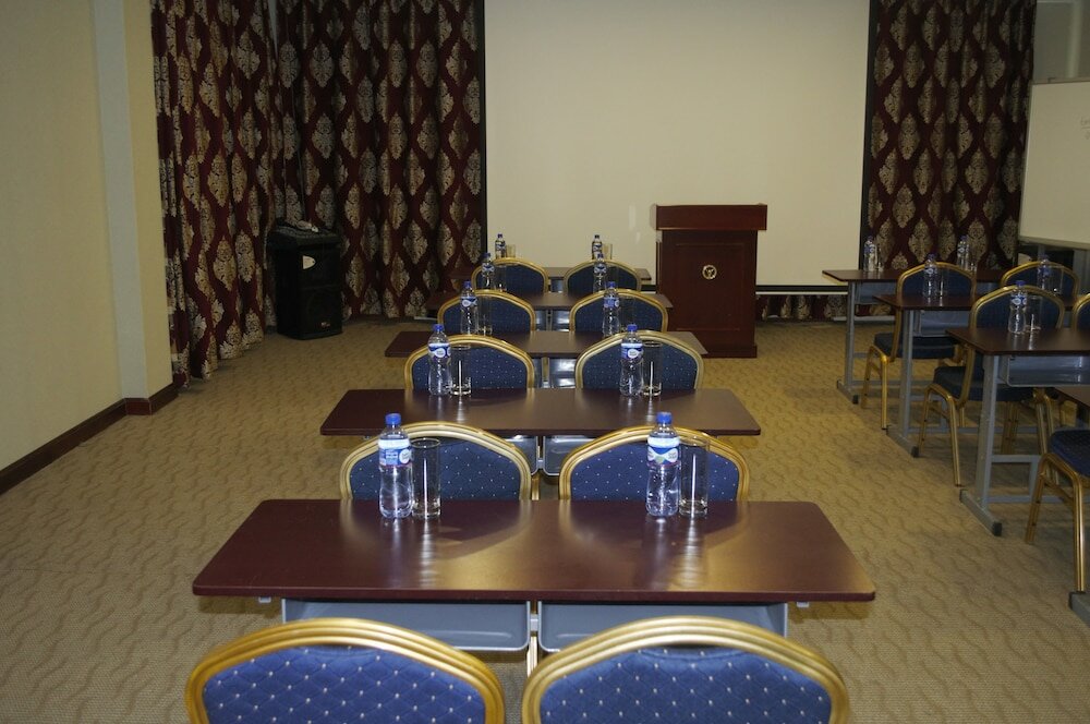 Фото Platinum Hotel