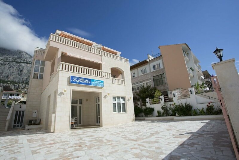 Гостиница Apartments and Rooms Kapulica в Тучепи