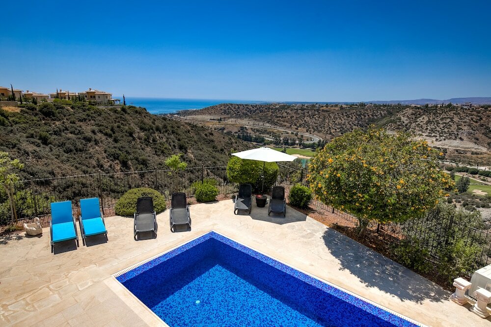 Фото Stunning 3 bedroom villa 'bz01' with private pool, stunning views, communal pool and resort facilities, Zephyros Village on Aphrodite Hills Re