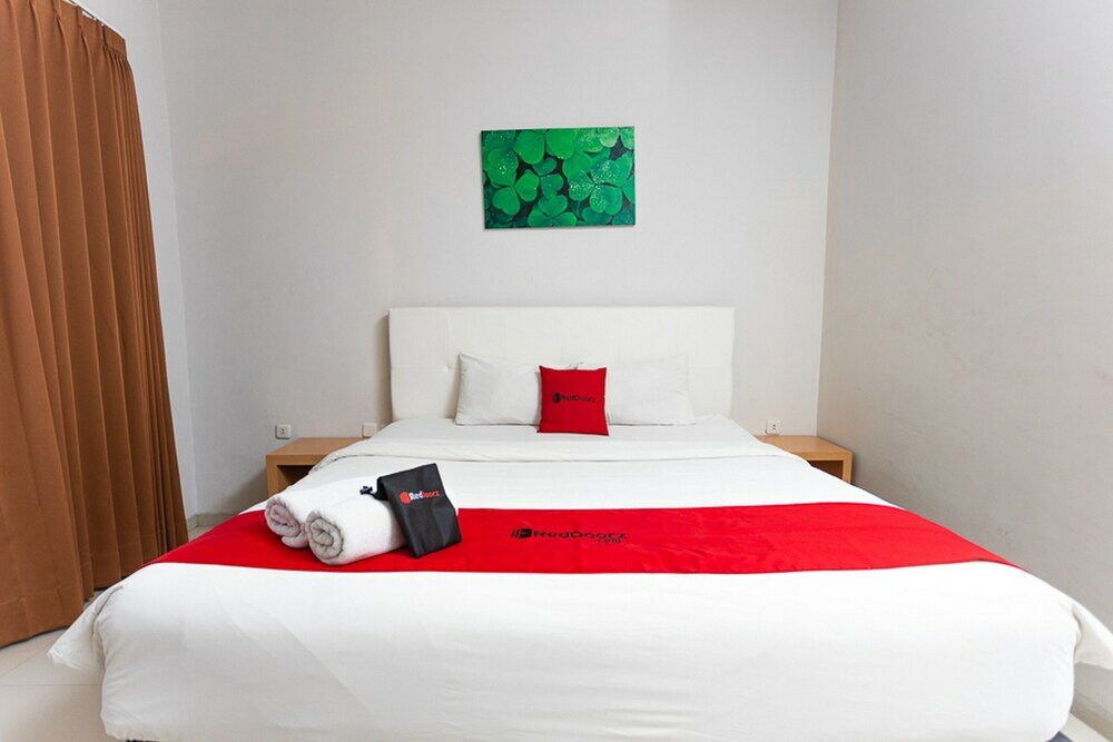 Фото RedDoorz Plus @ Idjen Boulevard Malang