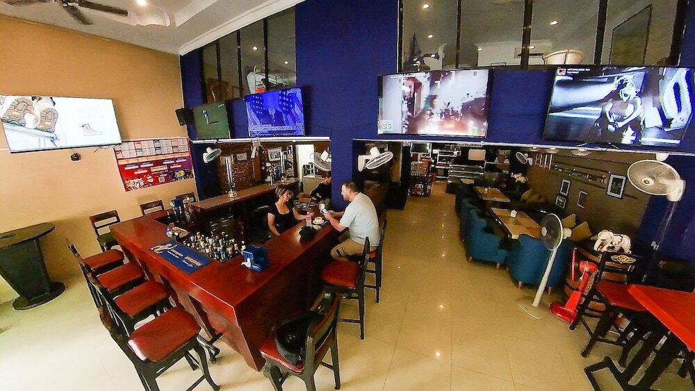 Фото The Riverside Hotel Phnom Penh