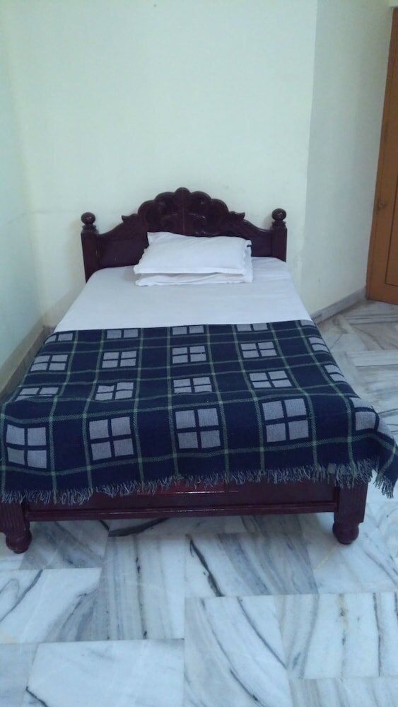 Фото Iroomz Krishna Grand Inn