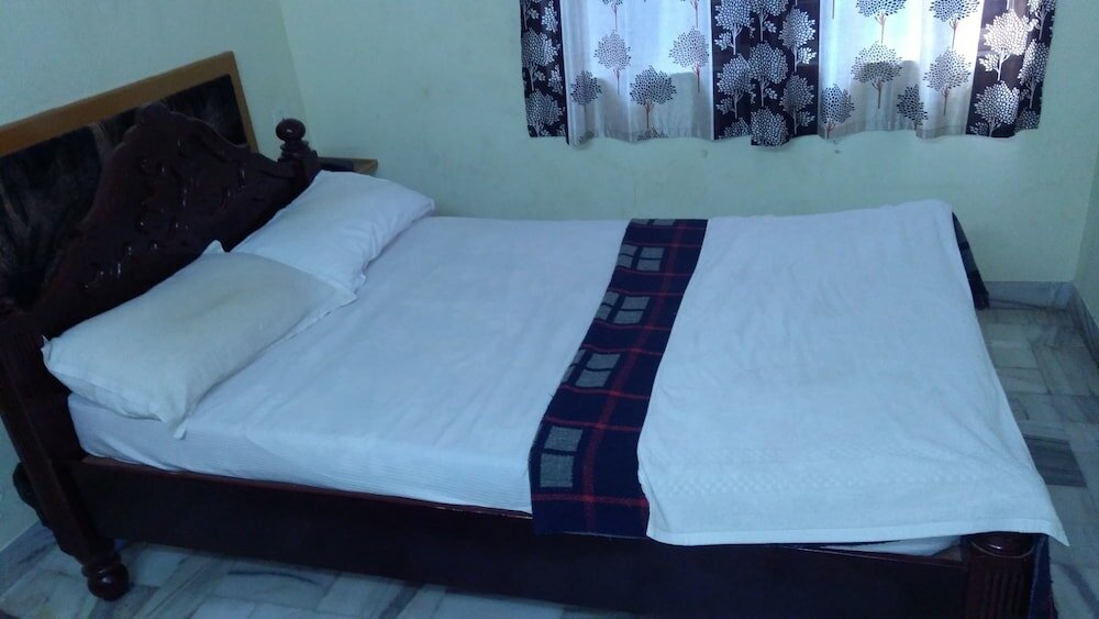 Фото Iroomz Krishna Grand Inn