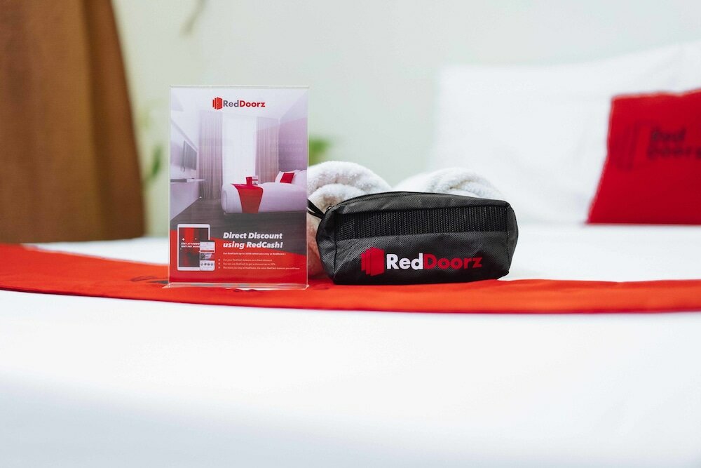 Фото RedDoorz Ledesco Avenue Lapaz Iloilo