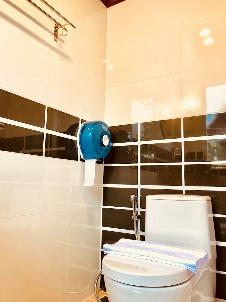 Фото Merry Riverside Hotel