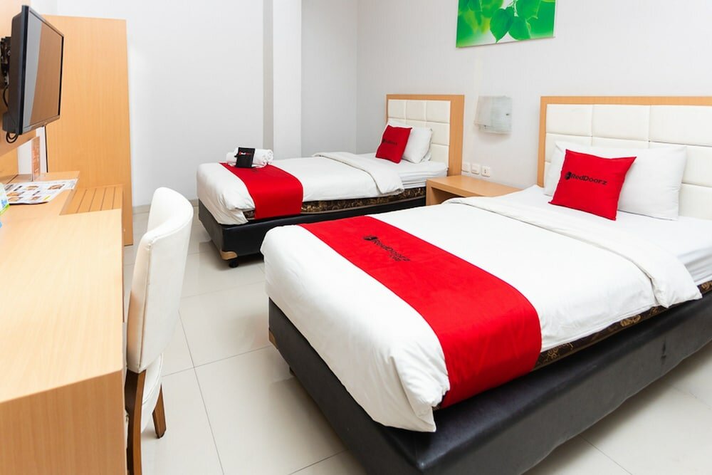 Фото RedDoorz Plus @ Idjen Boulevard Malang