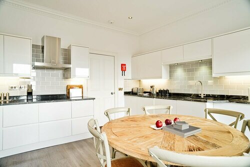 Гостиница Luxury George Street Apartments: Forth Suite в Эдинбурге