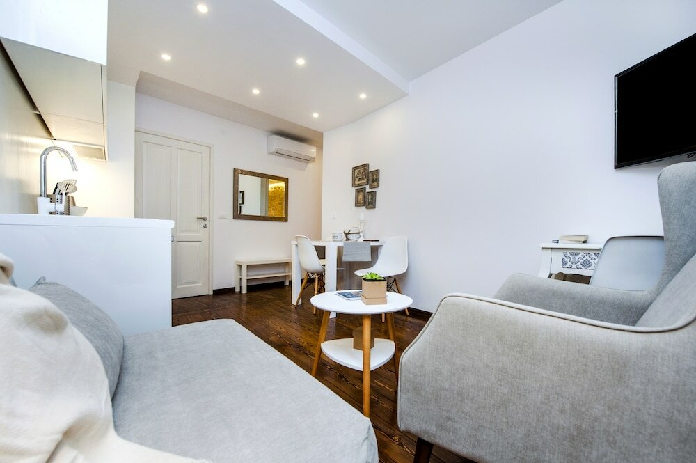 Фото Luna Rooms and Studios