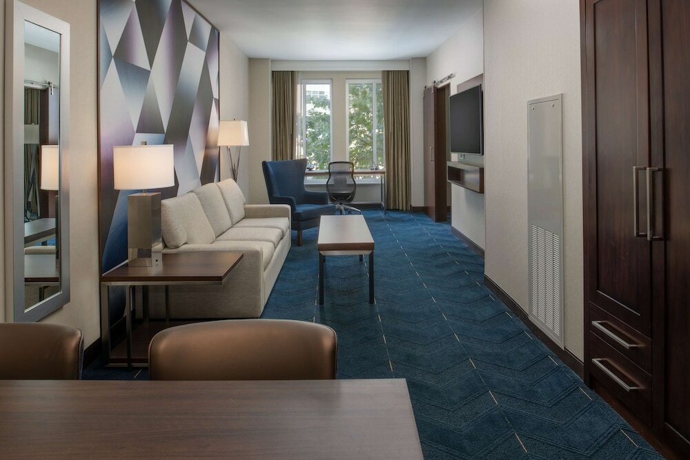 Фото Embassy Suites by Hilton Seattle Downtown Pioneer Square