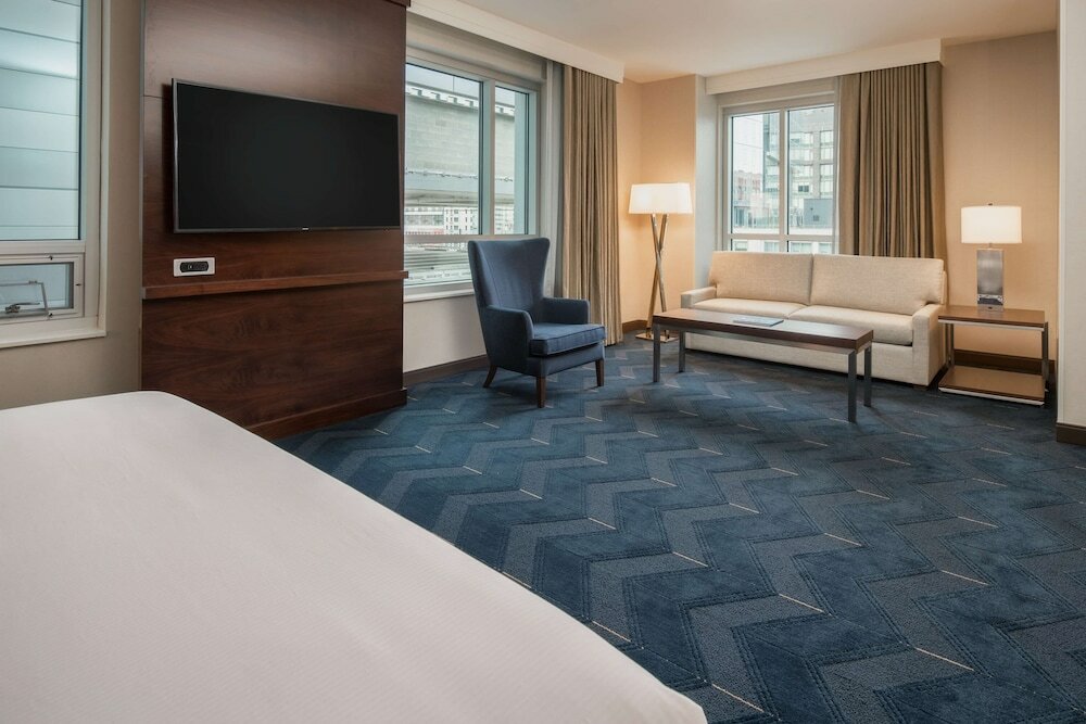 Фото Embassy Suites by Hilton Seattle Downtown Pioneer Square