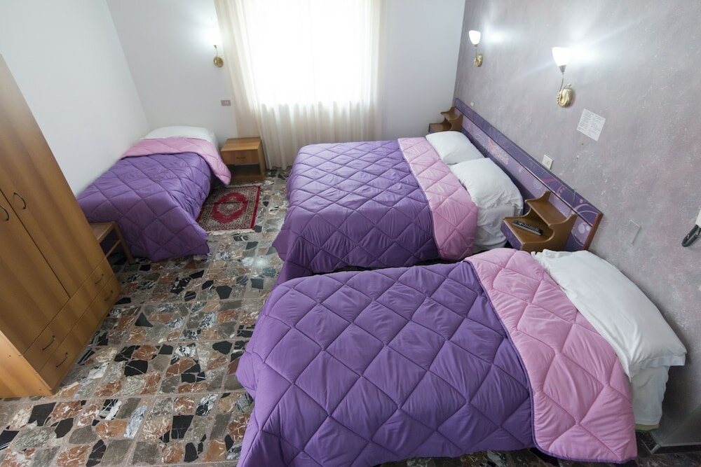 Фото Hotel Supersonik