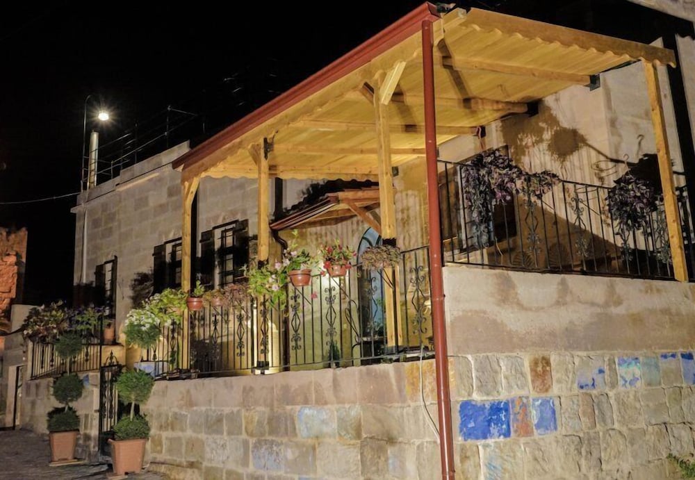 Фото Valley Inn Cave Hotel