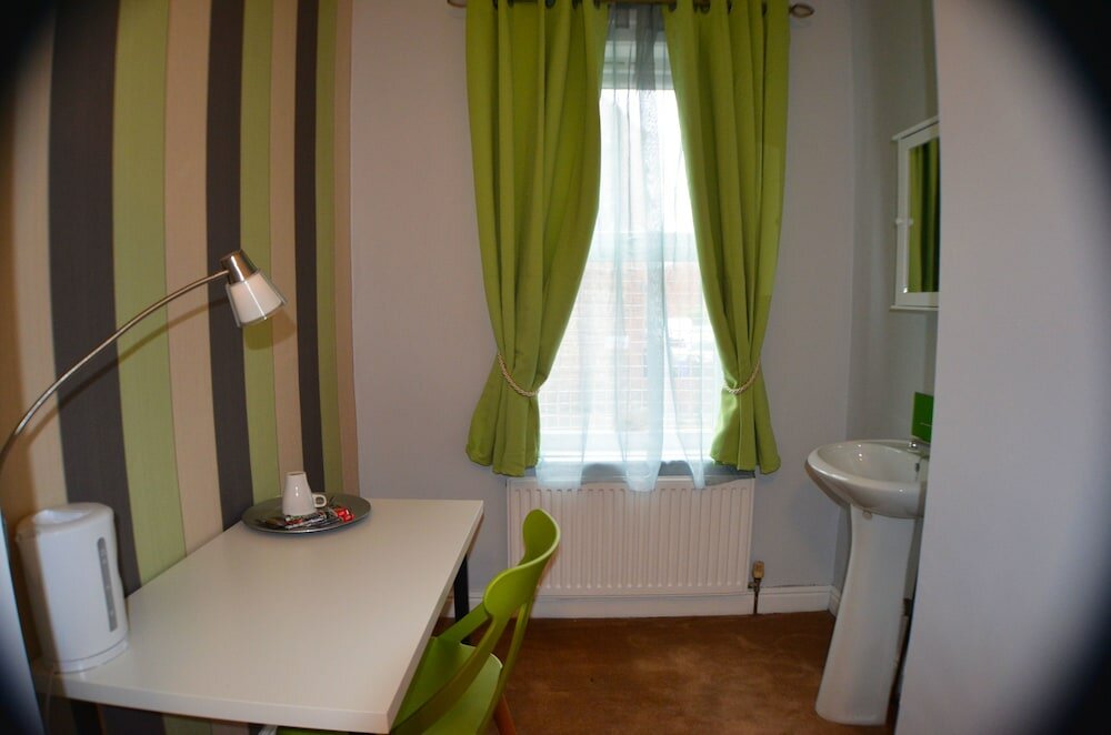 Фото Queens Guesthouse Manchester