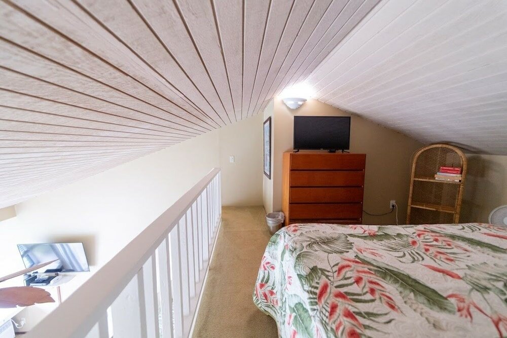 Фото Turtle Bay 126 West Budget Nuc 90-tvu-0538 Studio Bedroom Condo by RedAwning