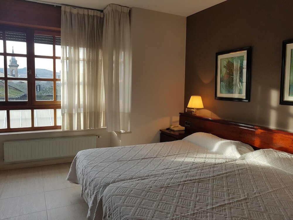 Фото Hostal Santa María