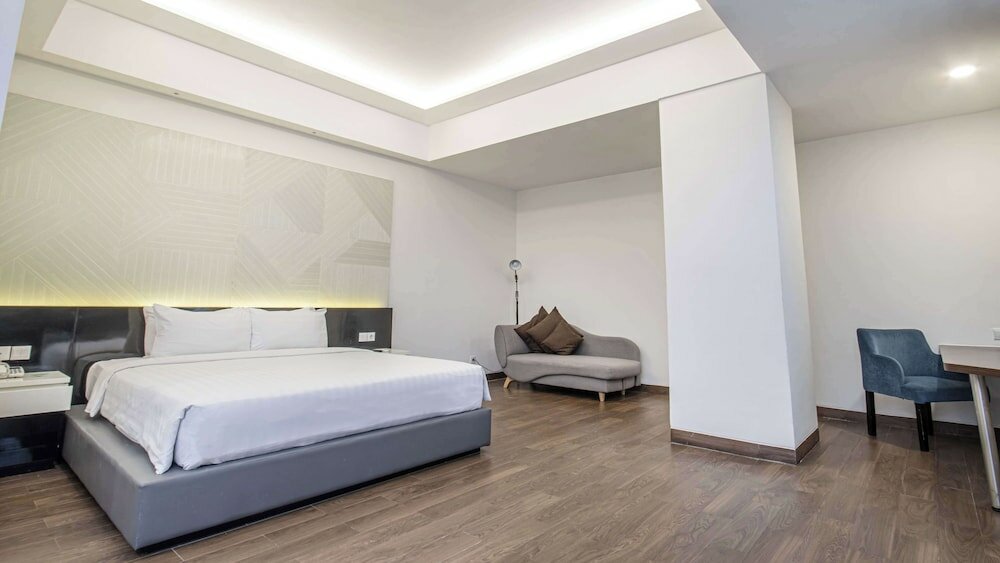 Фото Golden Tulip Essential Makassar