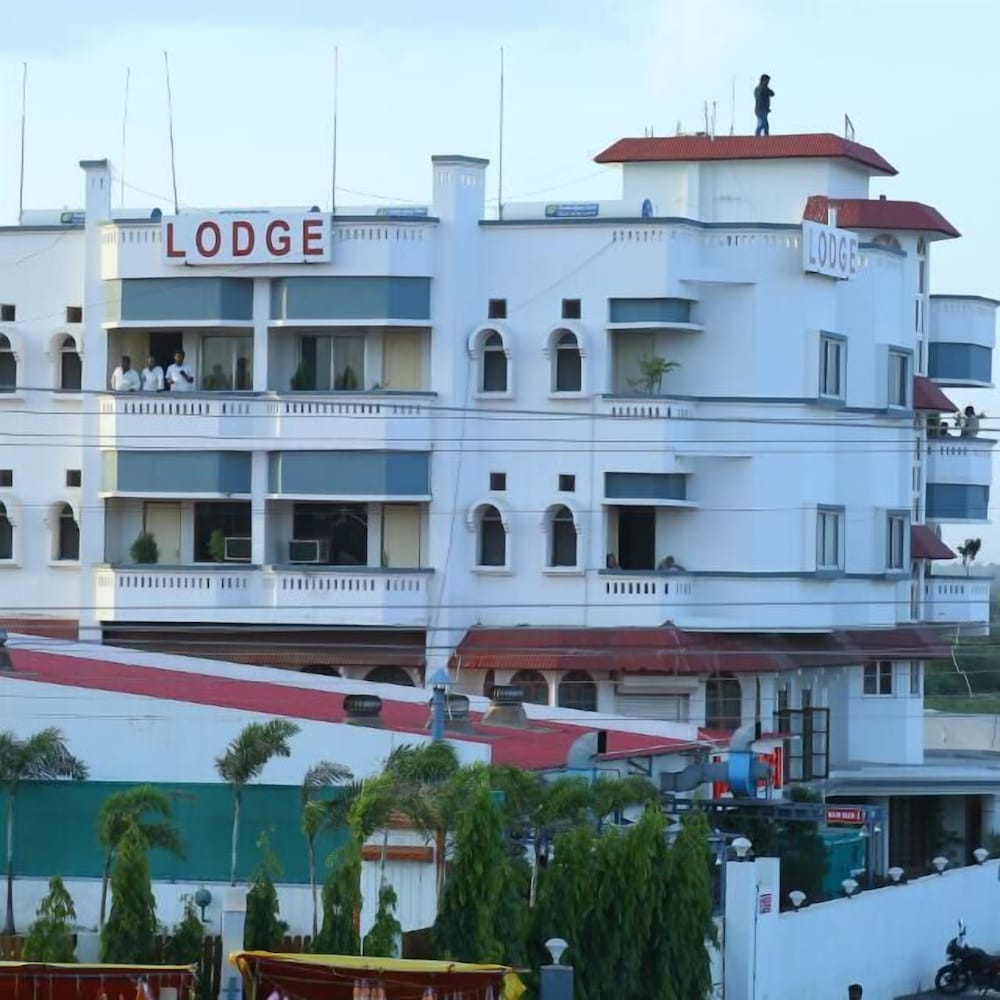 Фото отеля 1