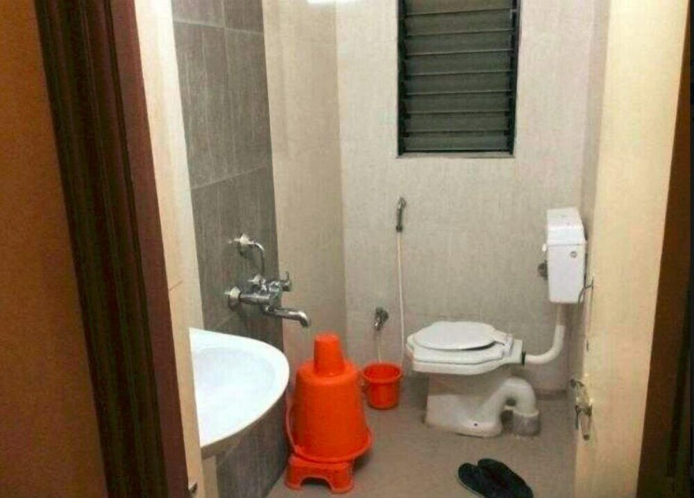 Фото Dhanashree Hospitality - Bar, Restaurant & Lodging