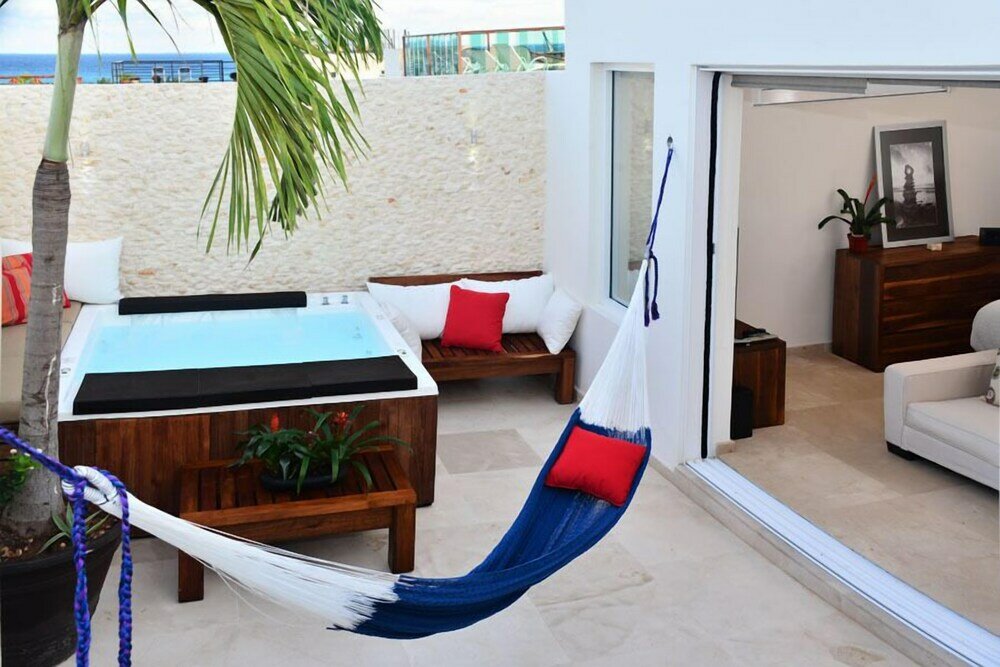 Фото Las Olas downtown Condos by Playa Paradise