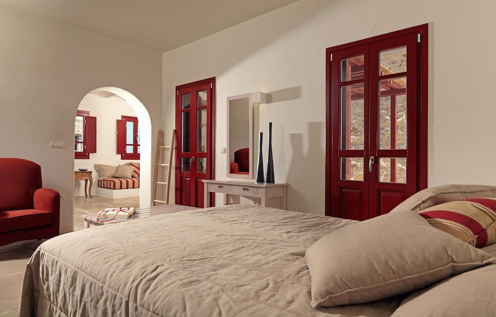 Фото Themonies Luxury Suites