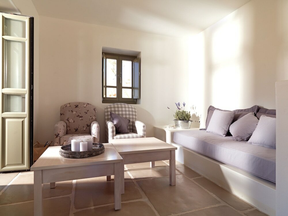 Фото Themonies Luxury Suites