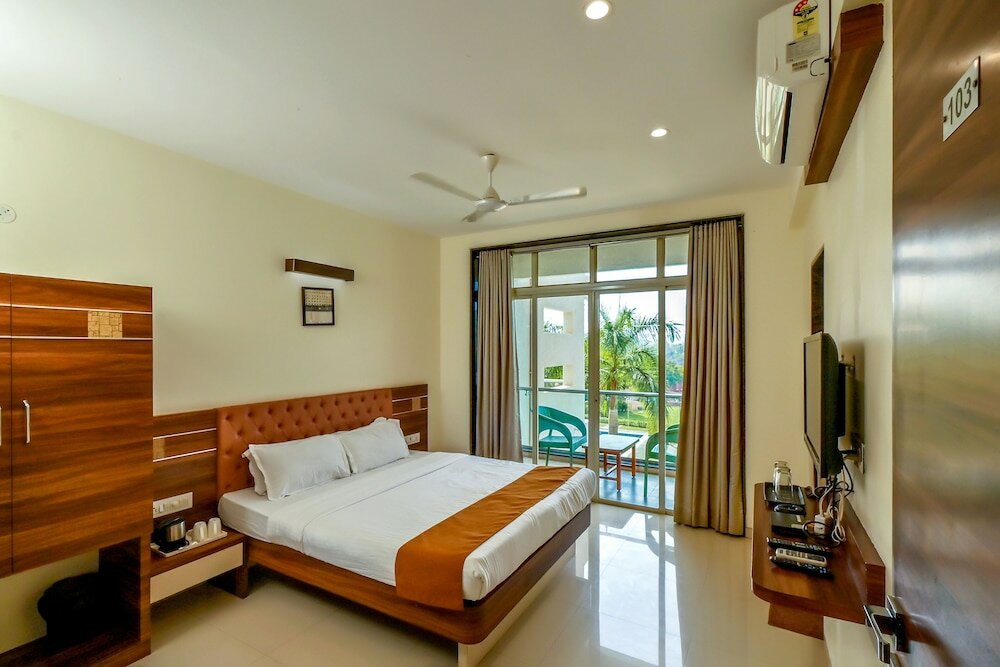 Фото Hotel Sadhana Executive