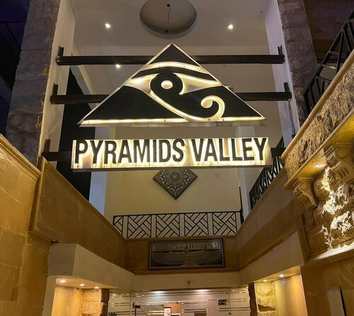 Гостиница Pyramids Valley