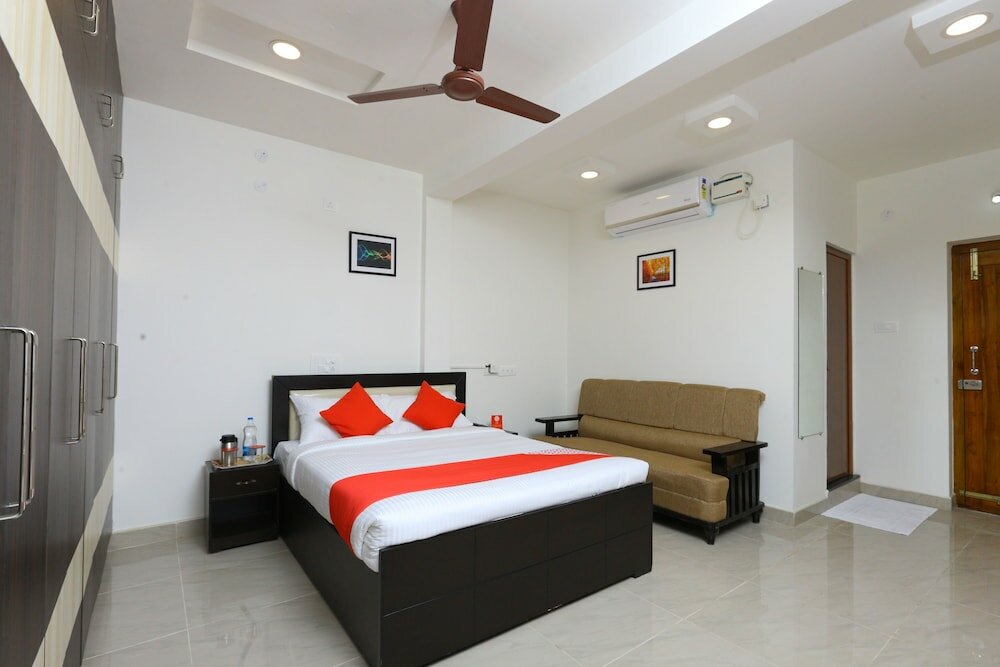 Фото Oyo 10701 Moukthi Apartment