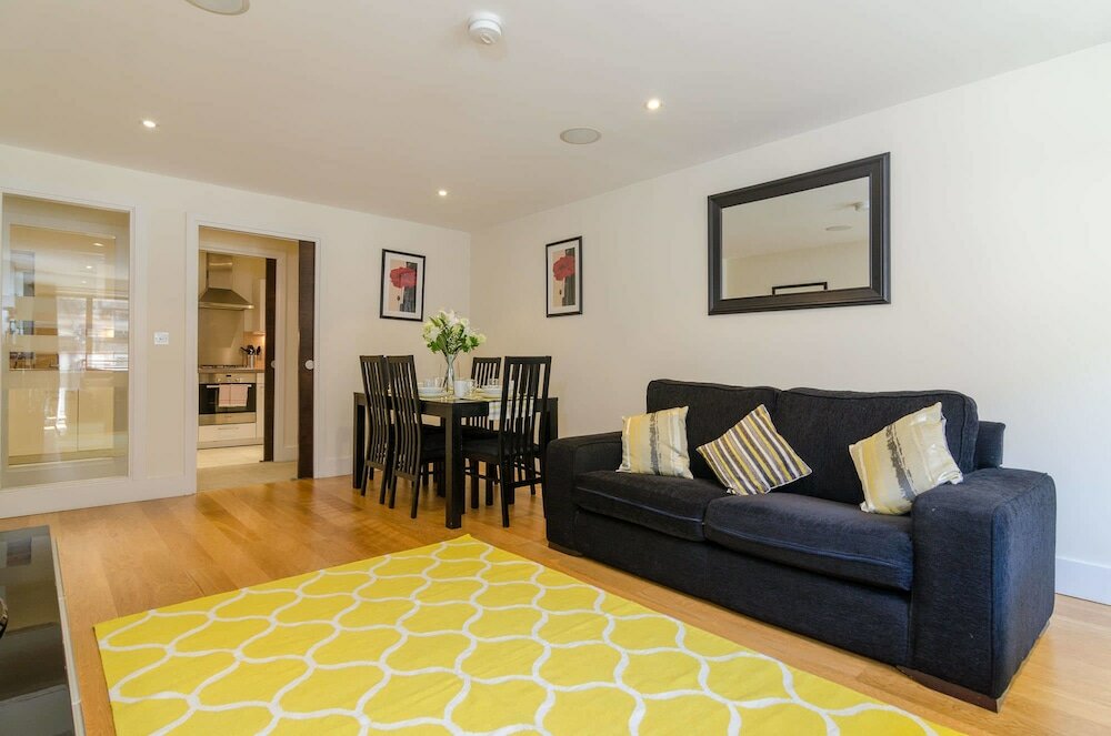 Фото Custom House Square: Cathedral Quarter