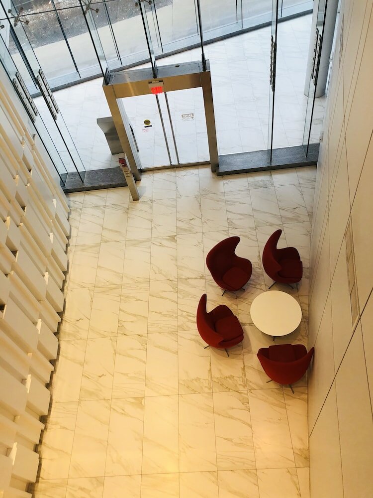 Фото Simply Comfort Gorgeous Apartments in the Heart of Toronto