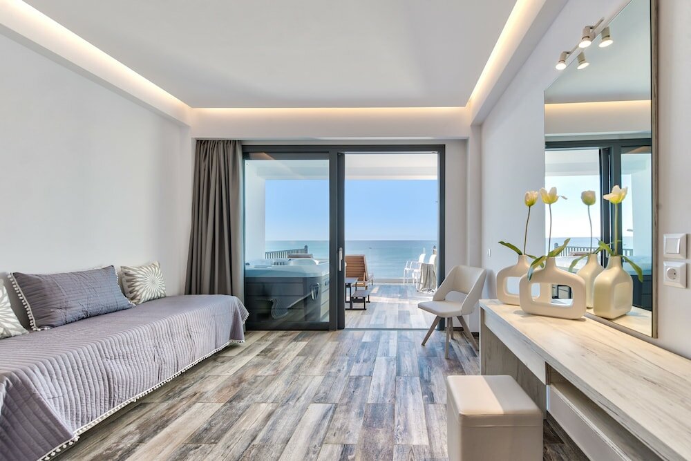 Фото Mandala Seafront Suites