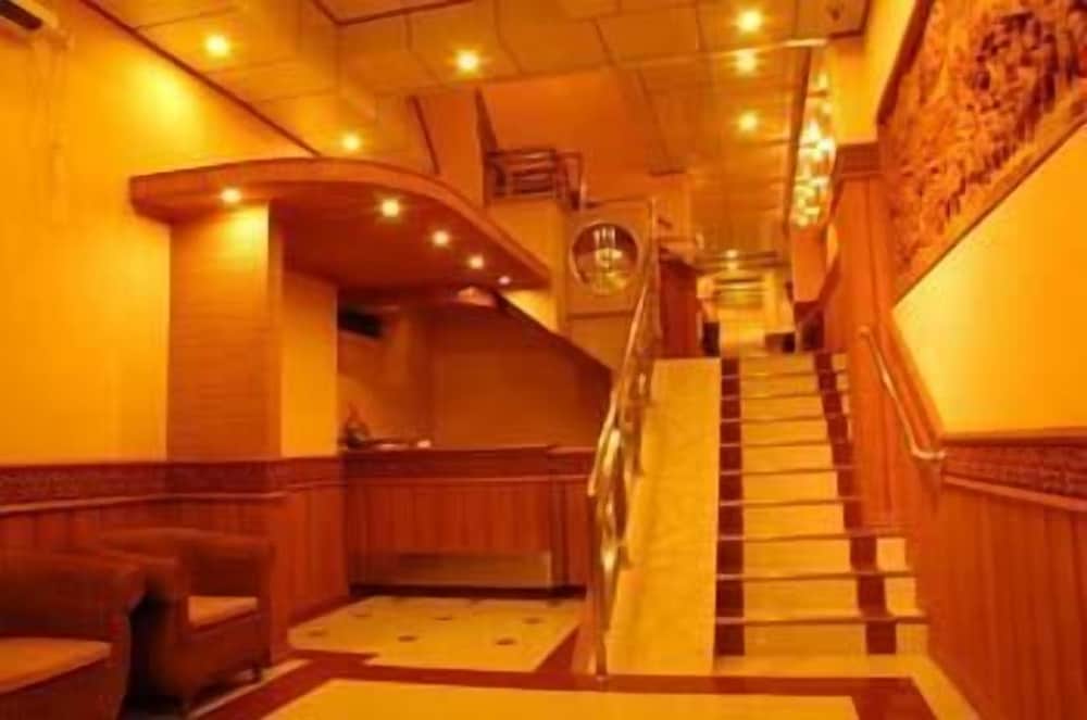 Фото Hotel Shwe Gone Daing