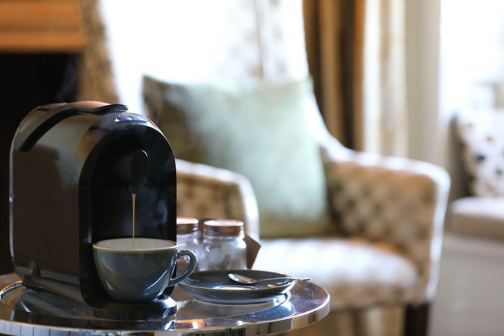 Фото Horse and Groom