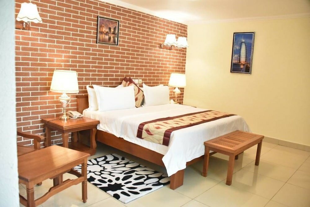 Фото Adamaoua Grand Hotel