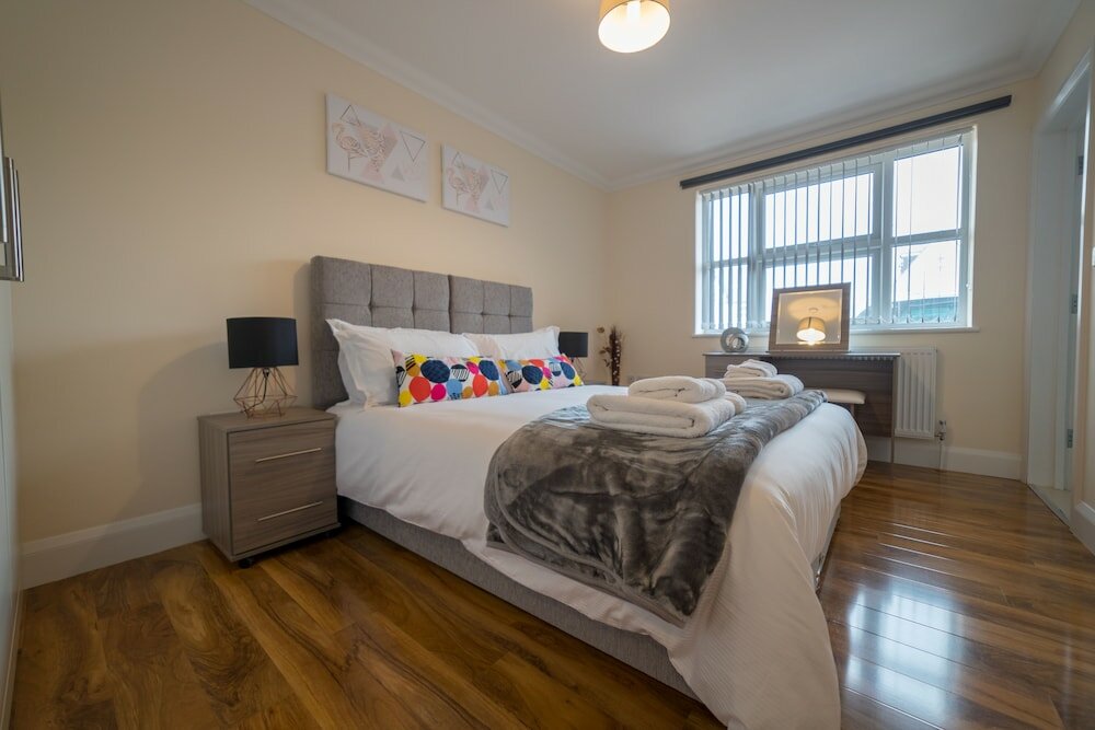 Фото London Heathrow Serviced Apartments