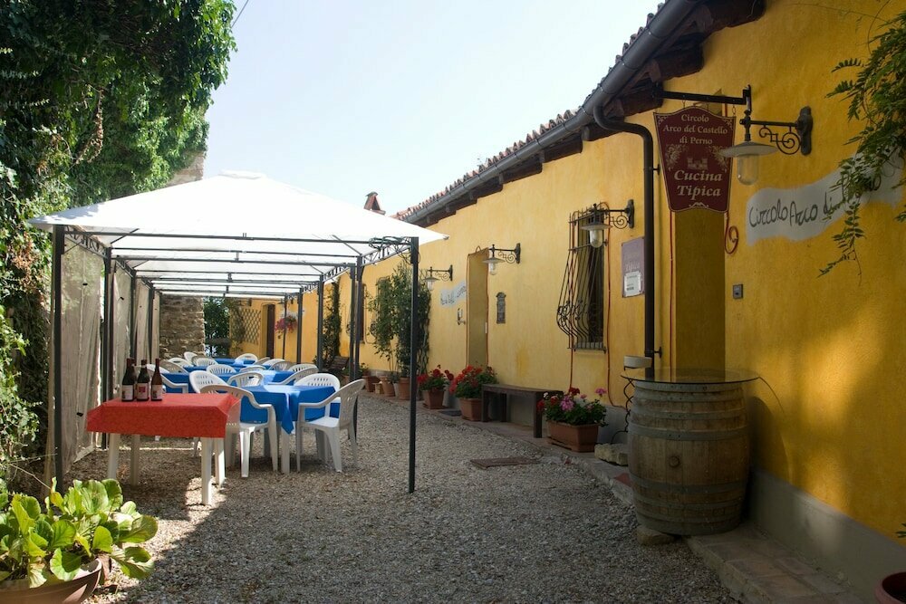 Hotel Arco dei Nobili, Piedmont, photo
