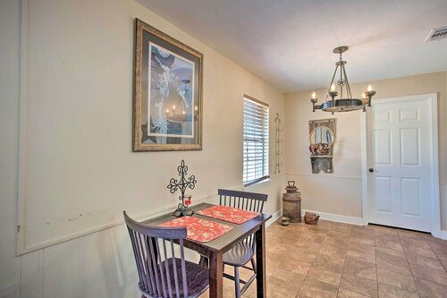 Гостиница Spacious Ranch Home in Historic Waxahachie! в Уаксахачи
