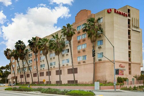 Гостиница Ramada by Wyndham Hawthorne Lax La Stadium