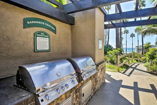 Гостиница Stunning Oceanside Condo w Walk to the Beach в Оушенсайде