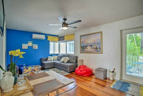 Гостиница Bright Ft Lauderdale Condo w Community Pool! в Форт-Лодердейл