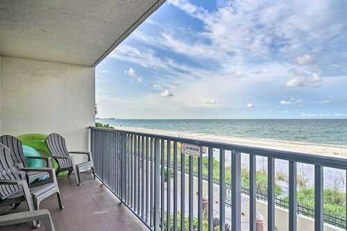Гостиница Beachfront Madeira Beach Condo w Ocean Views в Сент-Питерсберге