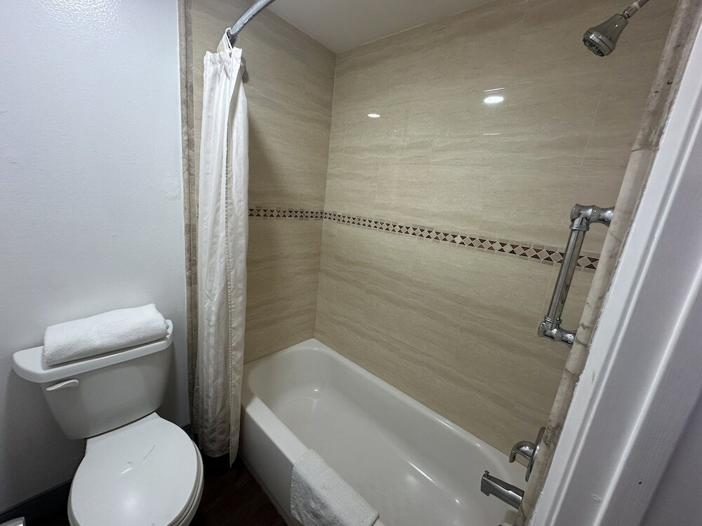 Фото Palm Inn Hotel near Tyler Mall Riverside