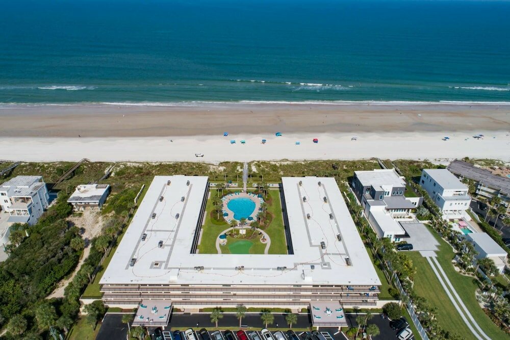 Фото Crescent Beach Condos