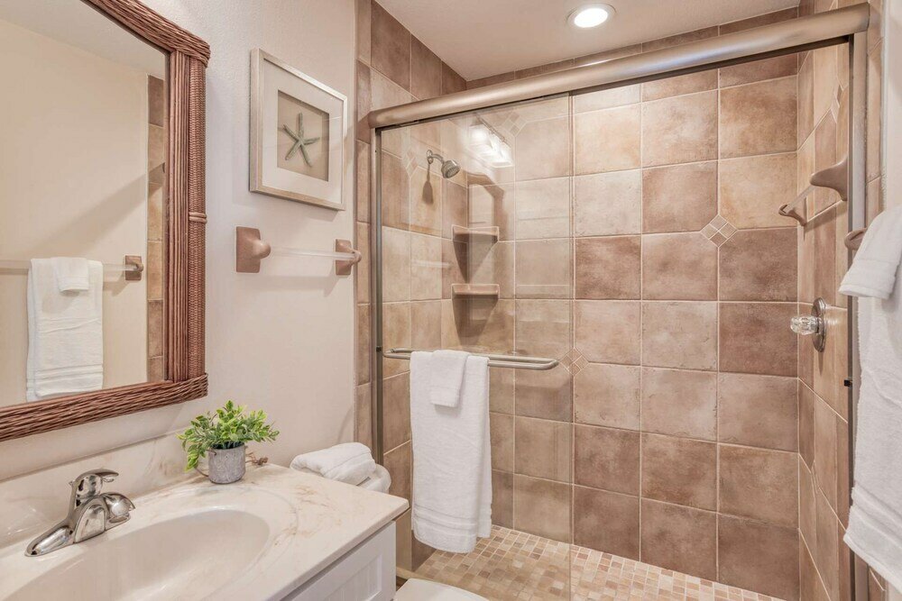 Фото Crescent Beach Condos