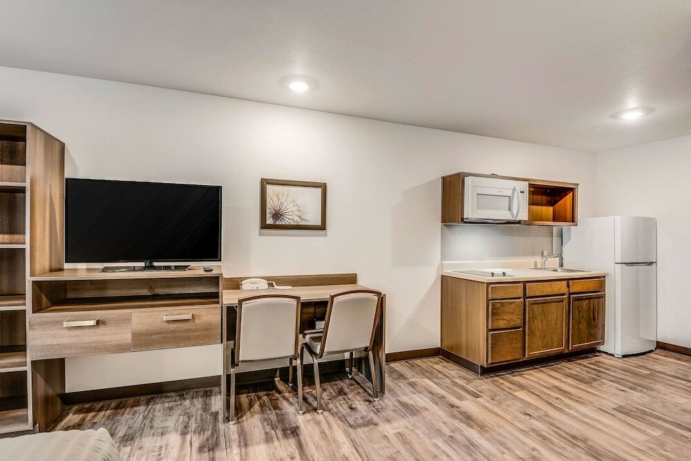 Фото Woodspring Suites West Des Moines