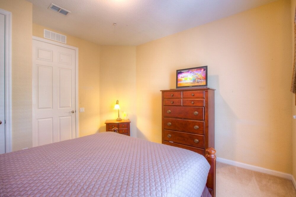 Фото Lovely Third-floor Vista Cay Resort Condo!