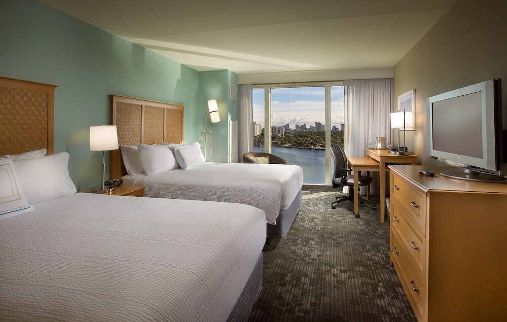 Фото Courtyard by Marriott Fort Lauderdale Beach