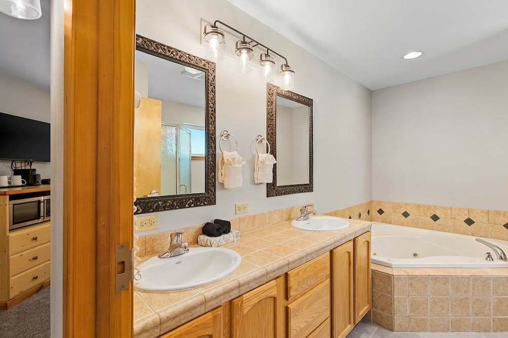 Фото Dasha's Snowboard Track - Icicle Village